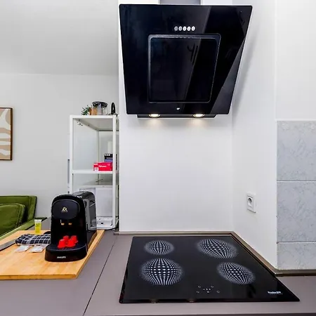 Apartment Bel Climatise Avec Terrasse Et Piscine Menton